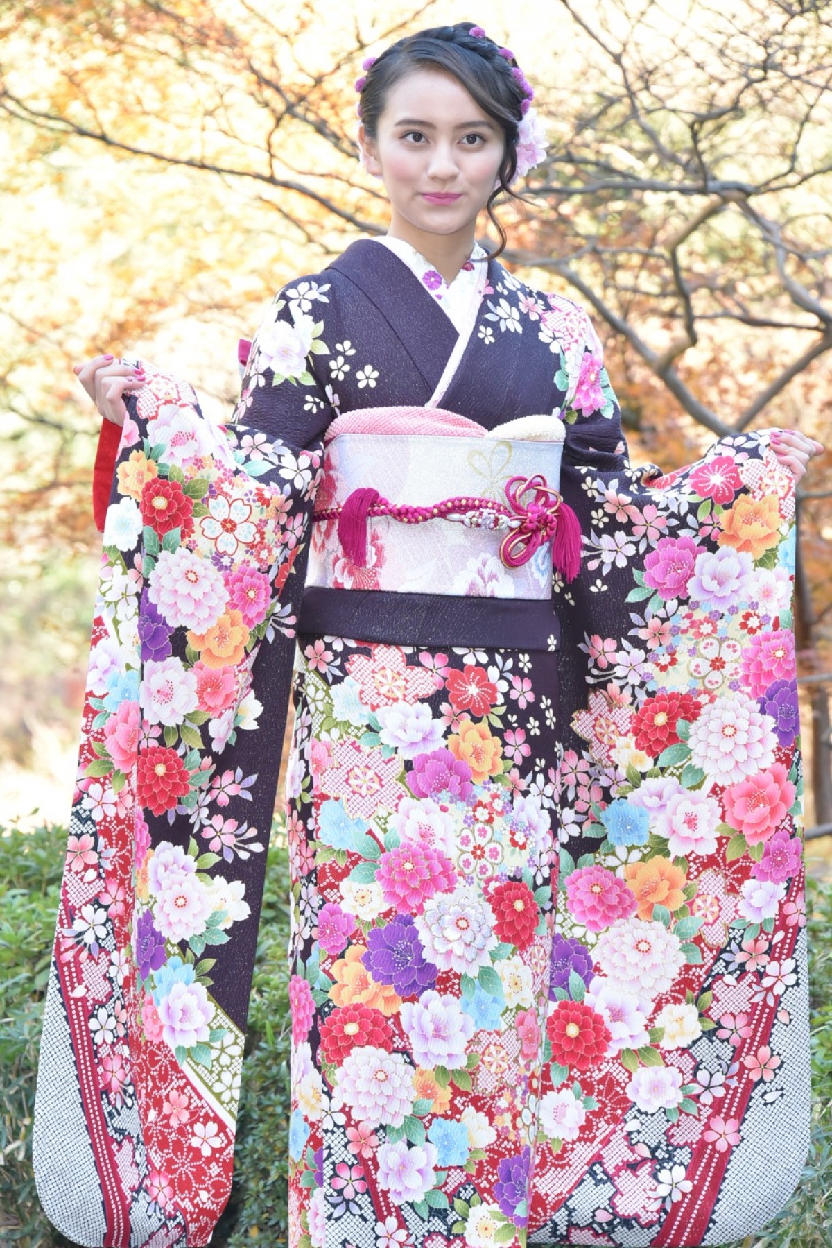 武井咲、“超艶やか”晴れ着撮影会で藤田ニコルと初対面「同じ事務所だったんだ！」