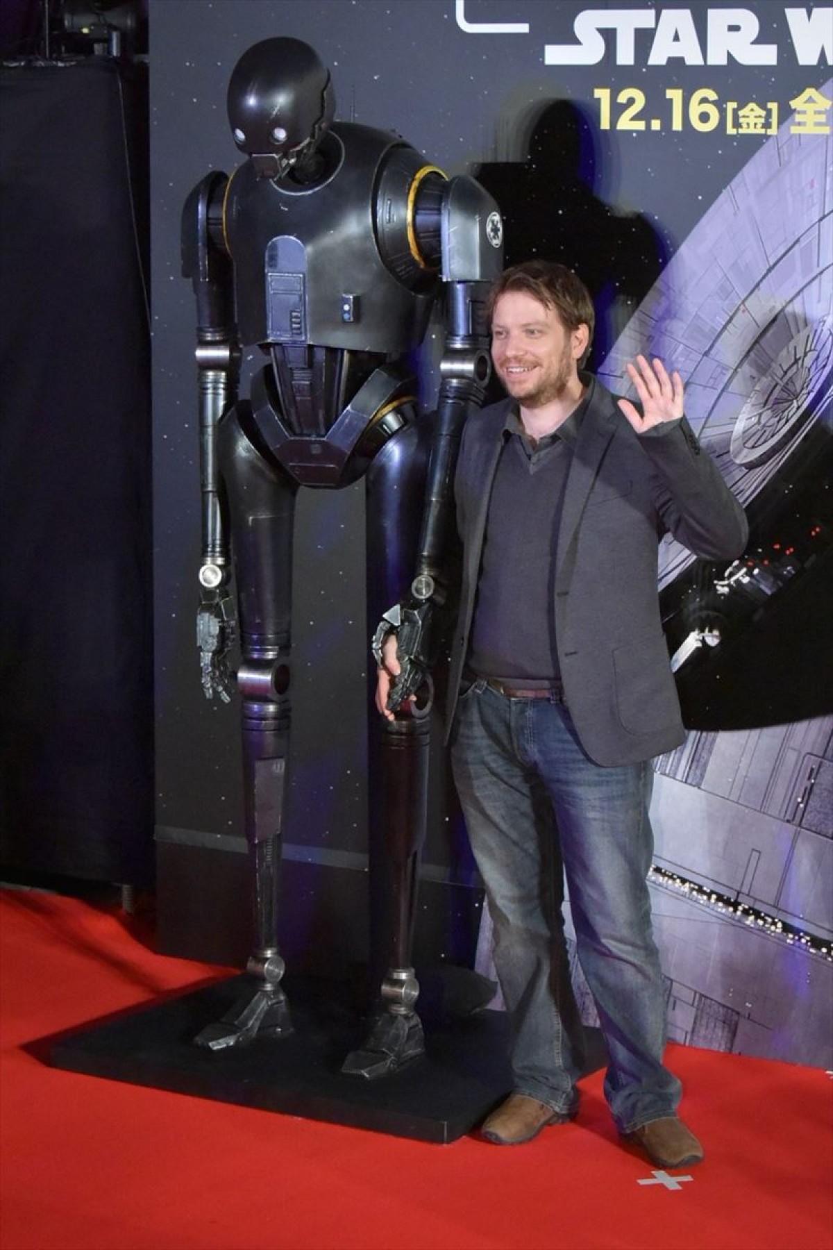 ダース・ベイダーに「“呼吸音”やめてくれない？」、イケメン将校がいちゃもん