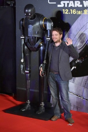 『ローグ・ワン』レッドカーペット・イベントに登場したギャレス・エドワーズ監督