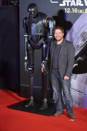 『ローグ・ワン』レッドカーペット・イベントに登場したギャレス・エドワーズ監督