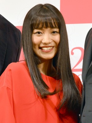 『君と100回目の恋』完成披露舞台挨拶に出席した、miwa