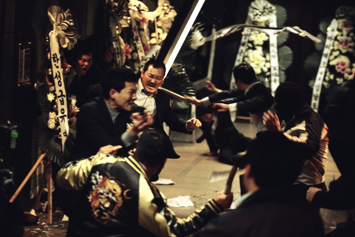チョン・ウソンらが血まみれに！韓国ノワール映画『アシュラ』過激すぎる予告編解禁　
