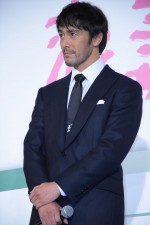 『恋妻家宮本』完成披露試写会に出席した、阿部寛