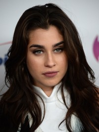 空港のセキュリティ・チェックで手荷物に大麻が見つかったという「フィフス・ハーモニー」のローレン・ハウレギ