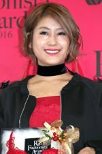 IMALU、『Red Fashionista Award 2016』授賞式に出席