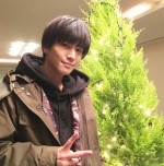 『砂の塔』岩田剛典、アクションシーン後に笑顔でピースサイン