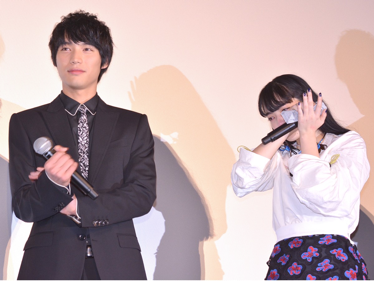 福士蒼汰&小松菜奈、『ぼくは明日、昨日のきみとデートする』初日舞台挨拶に登場