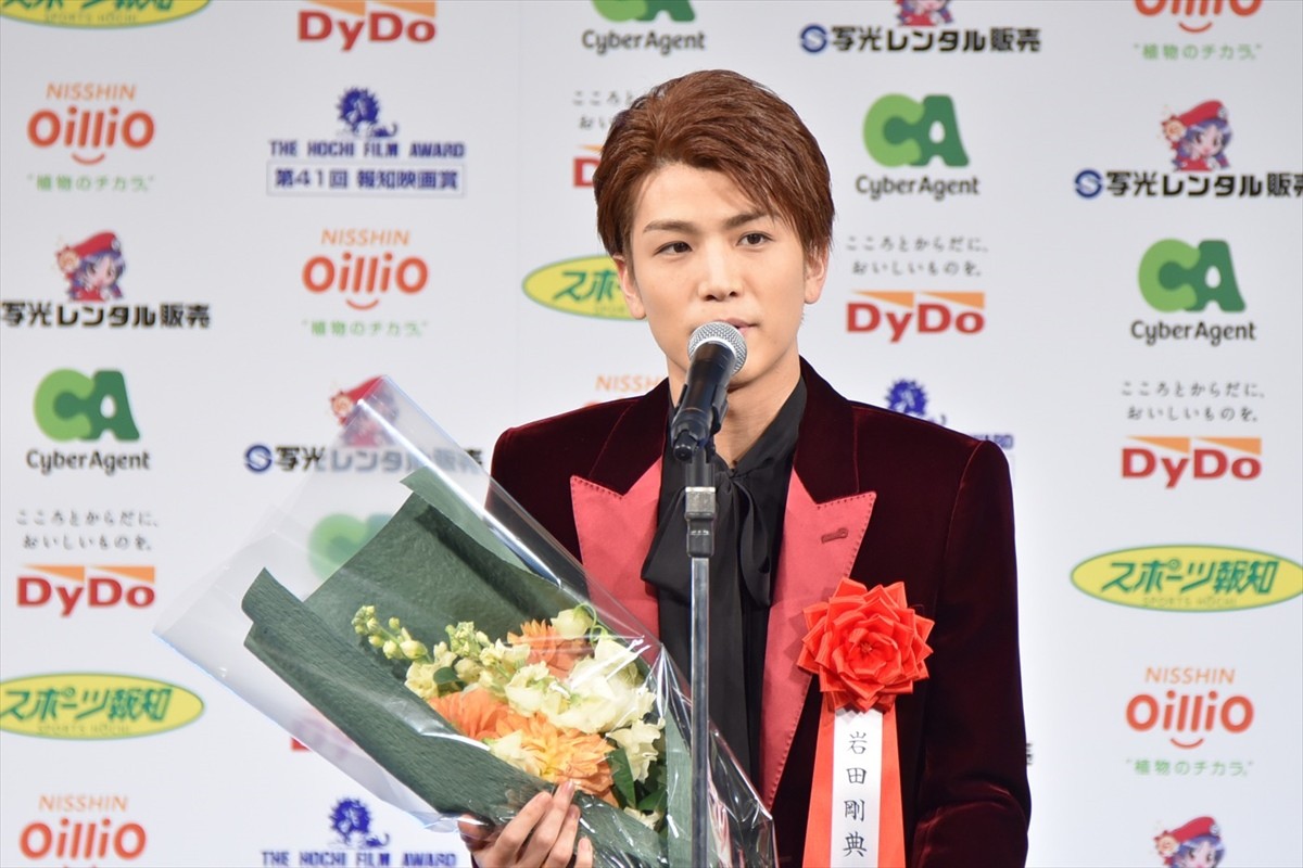 綾野剛、助演男優賞を手に妻夫木聡との“同棲”に感謝　宮沢りえは“史上初”3度目の受賞