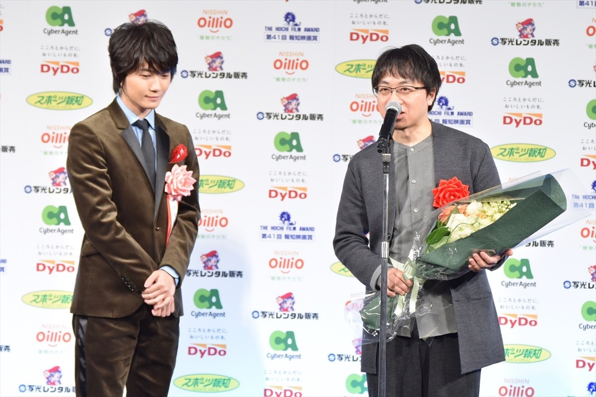 綾野剛、助演男優賞を手に妻夫木聡との“同棲”に感謝　宮沢りえは“史上初”3度目の受賞