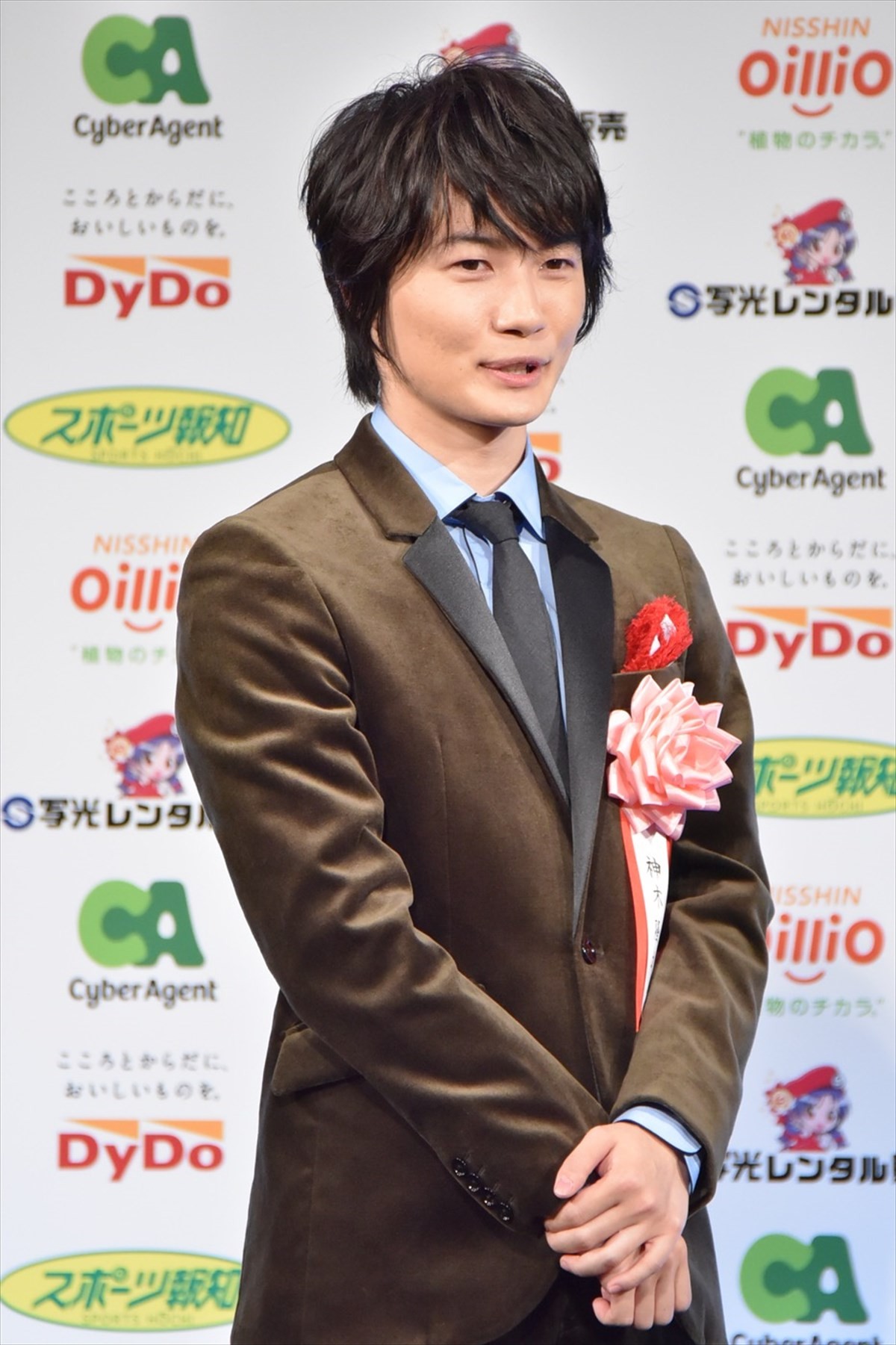 綾野剛、助演男優賞を手に妻夫木聡との“同棲”に感謝　宮沢りえは“史上初”3度目の受賞