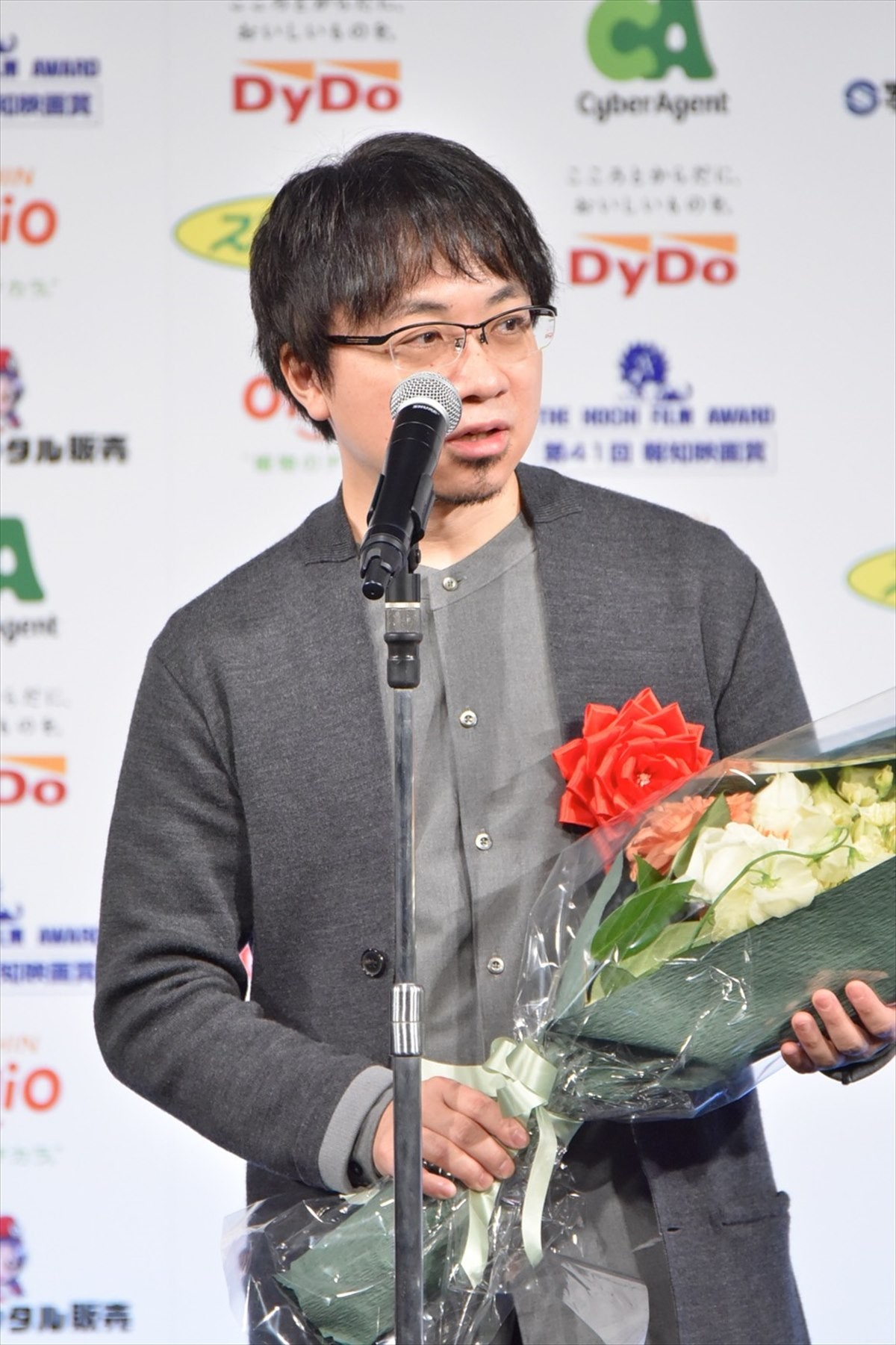 綾野剛、助演男優賞を手に妻夫木聡との“同棲”に感謝　宮沢りえは“史上初”3度目の受賞