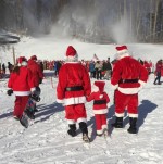 スキー場にサンタ集結！“びっくり”クリスマスチャリティイベント