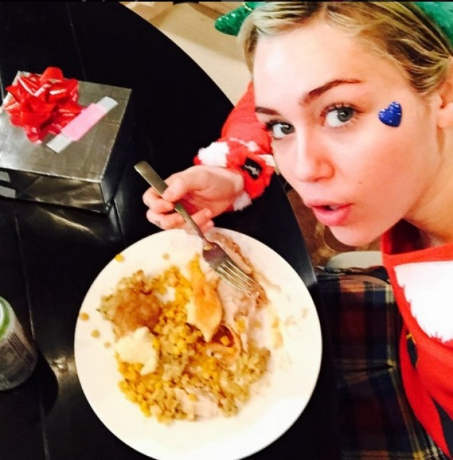 「セレブ達のクリスマス！」特集、マイリー・サイラス、Miley Cyrus