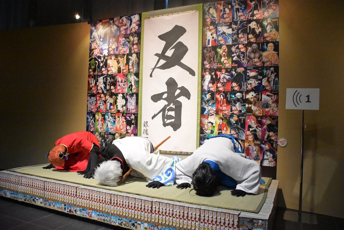 橋本環奈、神楽は「鼻ほじってます！」 『銀魂』初の展覧会ついに開幕