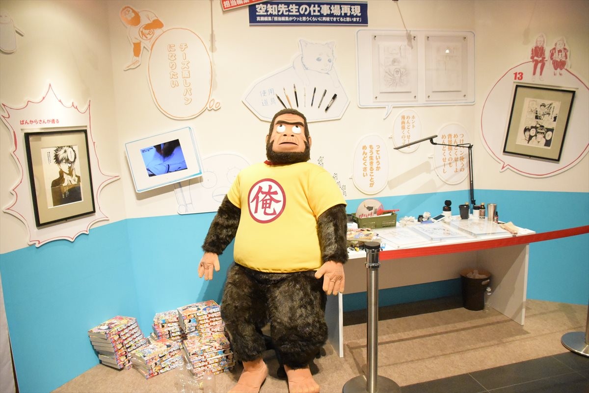 橋本環奈、神楽は「鼻ほじってます！」 『銀魂』初の展覧会ついに開幕
