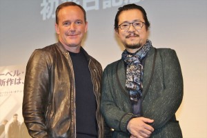 コールソン役のクラーク・グレッグとコールソン役の声優・村治学がファンイベントに登場