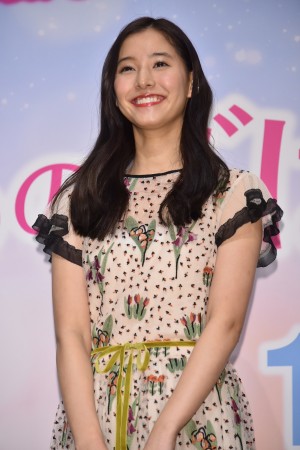新木優子、『僕らのごはんは明日で待ってる』完成披露試写会にて
