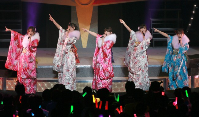 6月12日に解散ライブを開催することを発表した℃-ute（左から萩原舞、矢島舞美、中島早貴、鈴木愛理、岡井千聖）
