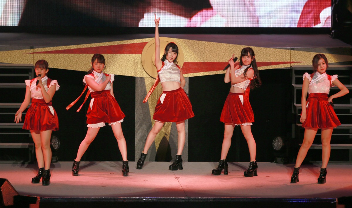 6月12日に解散ライブを開催することを発表した℃-ute(左から岡井千聖、中島早貴、矢島舞美、鈴木愛理、萩原舞)