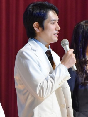 『A LIFE～愛しき人～』舞台挨拶に出席した、松山ケンイチ