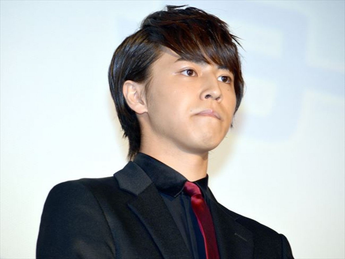 山崎賢人、川口春奈に「そりゃモテる」と褒めちぎられ照れ笑い