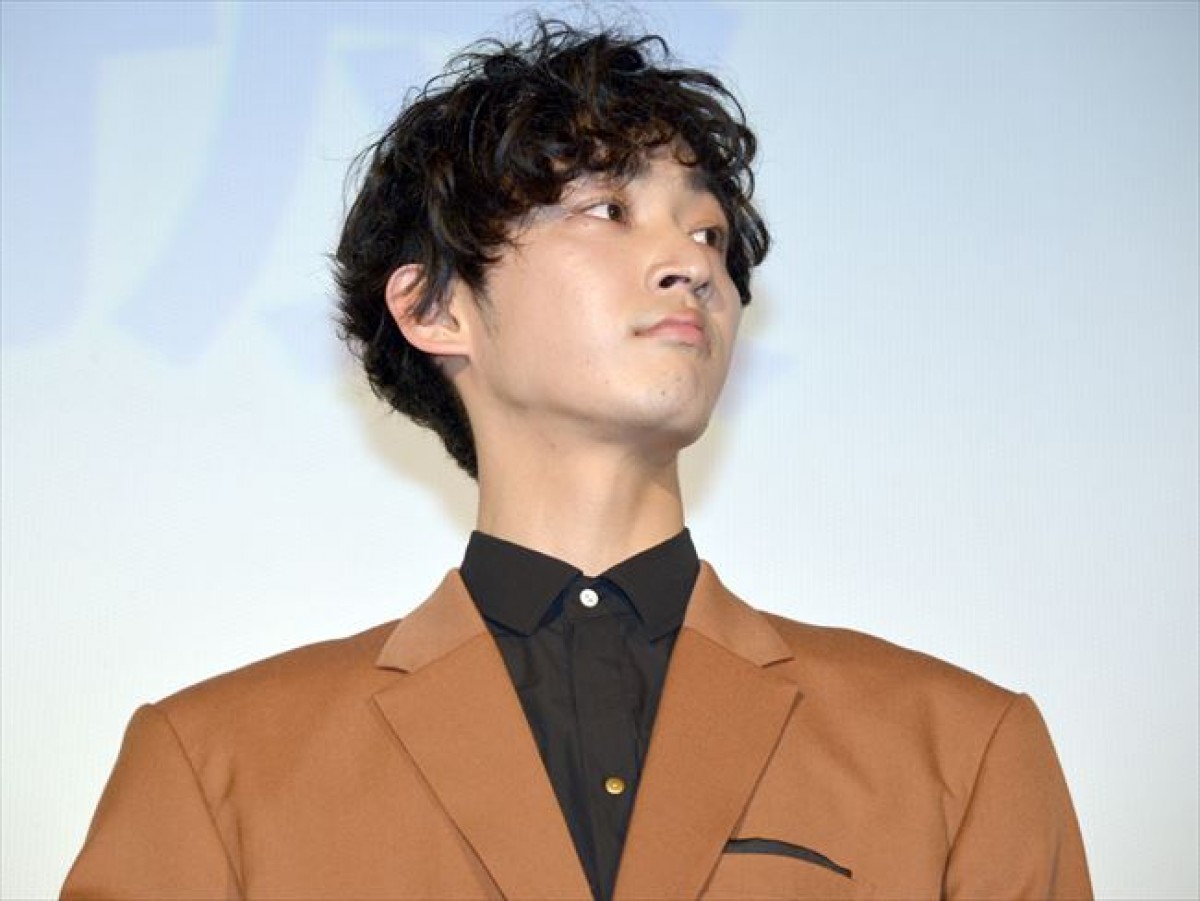 山崎賢人、川口春奈に「そりゃモテる」と褒めちぎられ照れ笑い