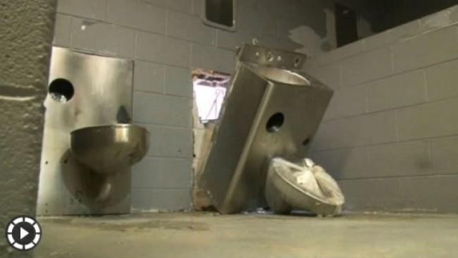  便器をはずして脱獄!?　米国で囚人6人が逃走