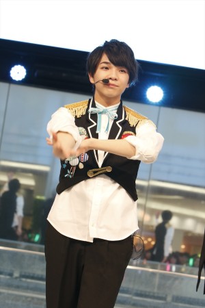 「M！LK」結成2周年記念ファンミーティング「牛乳スーパー会議」の様子