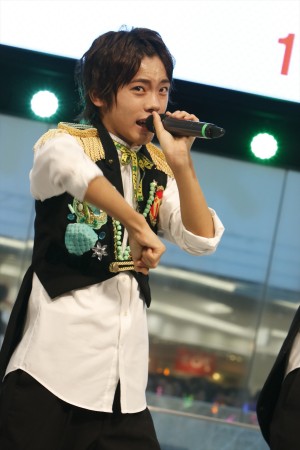 「M！LK」結成2周年記念ファンミーティング「牛乳スーパー会議」の様子