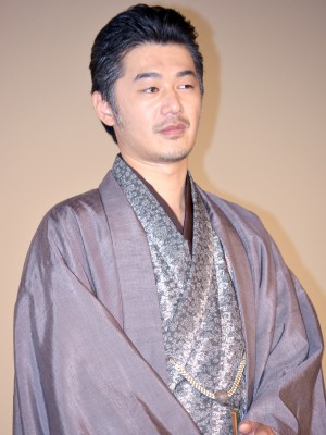 平山浩行、映画『本能寺ホテル』初日舞台挨拶に出席