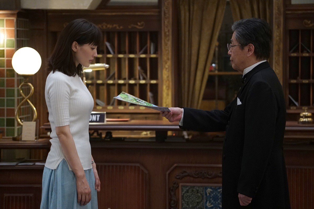和装姿の綾瀬はるか、近藤正臣から“無礼”を暴露されタジタジ