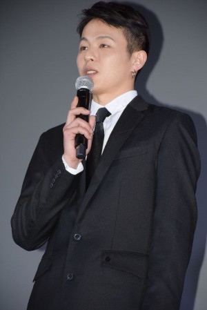 荒木宏文、映画『闇金ドッグス5』初日舞台挨拶に出席