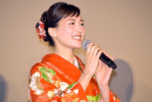 綾瀬はるか、映画『本能寺ホテル』初日舞台挨拶に出席