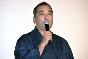 鈴木雅之監督、映画『本能寺ホテル』初日舞台挨拶に出席