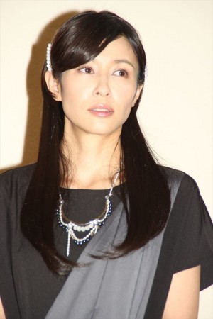 『奪い愛、冬』制作発表記者会見に出席した、水野美紀