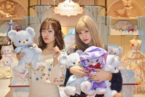 前田希美＆紗蘭、ディズニーストア新キャラクター「プリンセスベア」にゾッコン！
