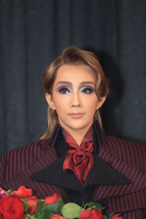  ミュージカル『スカーレット  ピンパーネル』制作発表会に出席した、紅ゆずる