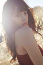 川口春奈、10thアニバーサリーイヤー記念のカレンダー＆写真集発売