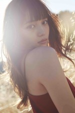 川口春奈、大胆露出で“ありのまま”を表現　10周年記念カレンダー＆写真集発売　