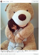 山本彩、パジャマ姿で巨大クマと癒しショット「連れて帰りました」