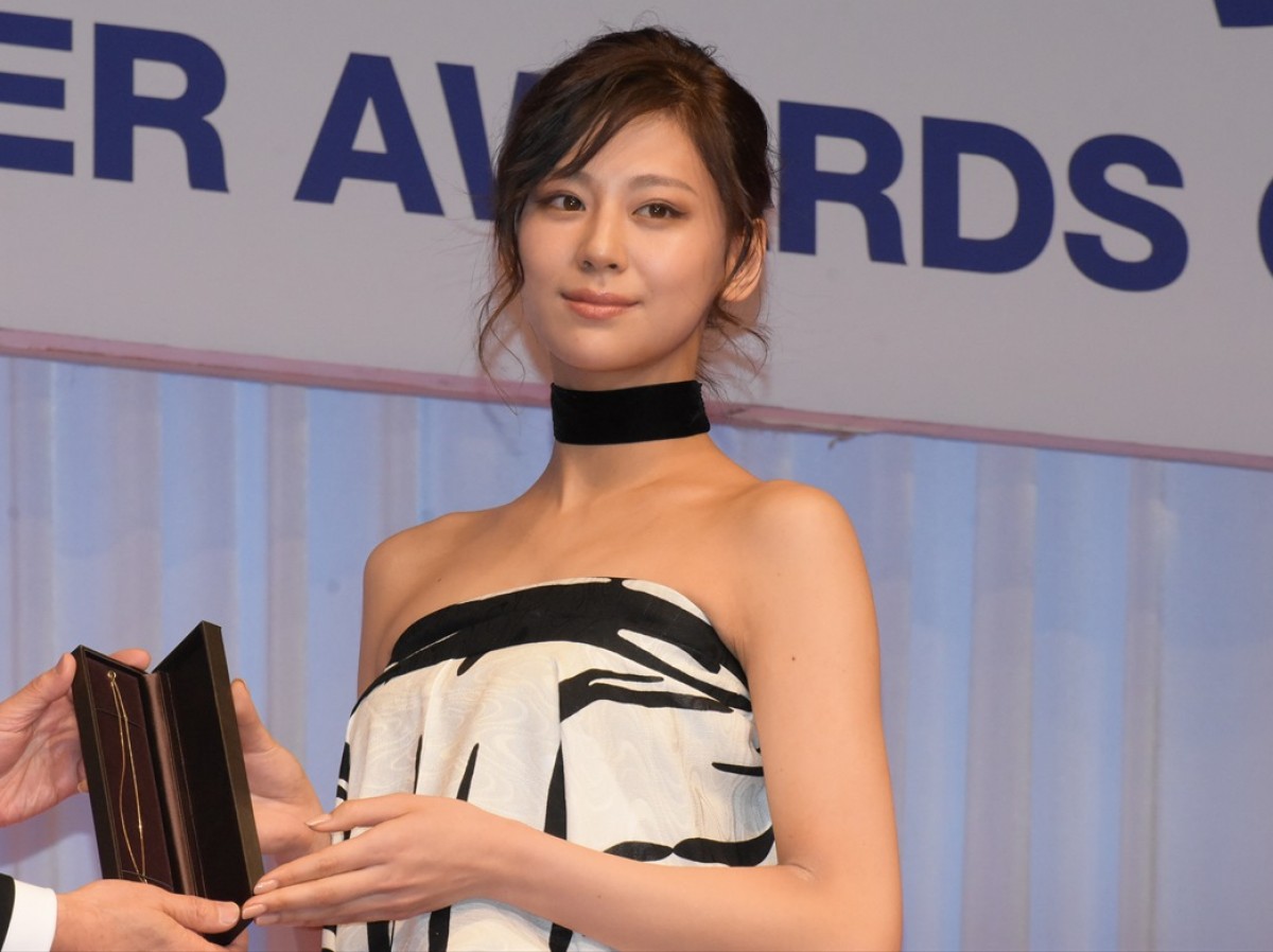 石田ゆり子、“ジュエリーが似合う人”2度目の受賞　22年前は「全く覚えていません」