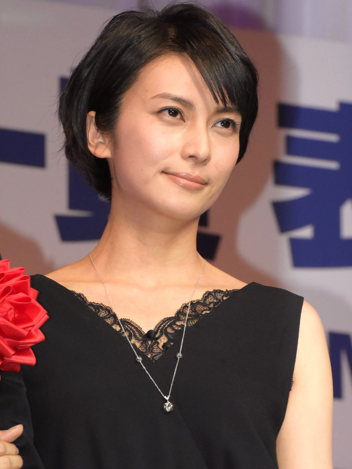 石田ゆり子、“ジュエリーが似合う人”2度目の受賞　22年前は「全く覚えていません」