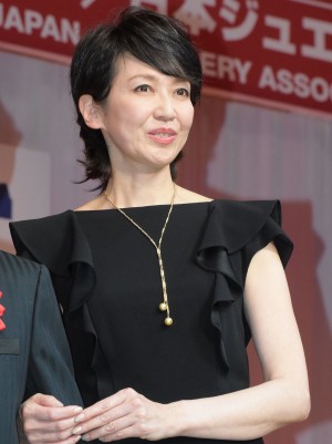 賀来千香子、『第28回日本ジュエリー ベストドレッサー賞』授賞式に50代部門で出席