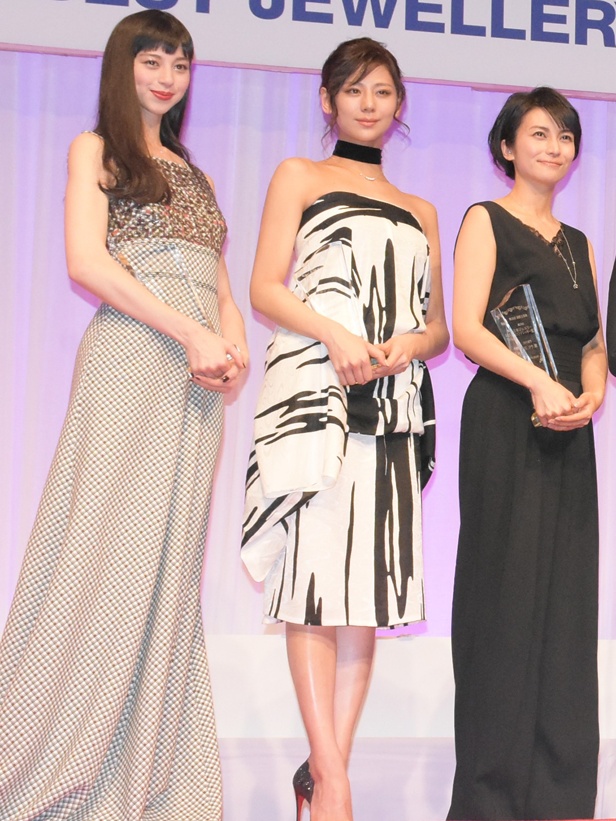 石田ゆり子、“ジュエリーが似合う人”2度目の受賞　22年前は「全く覚えていません」
