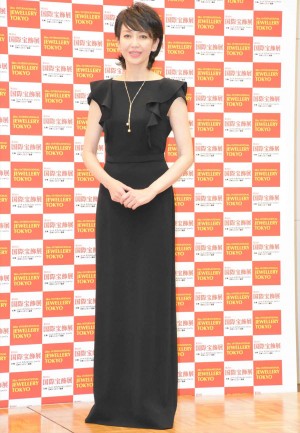 賀来千香子、50代部門で『第28回日本ジュエリー ベストドレッサー賞』を受賞