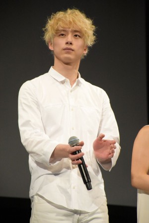 『君と100回目の恋』の公開直前ライブイベントに出席した、坂口健太郎