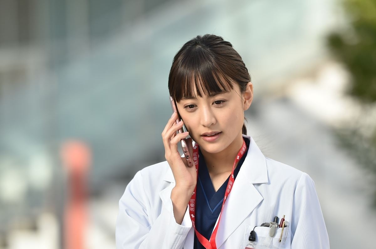 草なぎ剛に「大人になったわね～」、ジュディ・オング『嘘の戦争』“騙される”役で登場