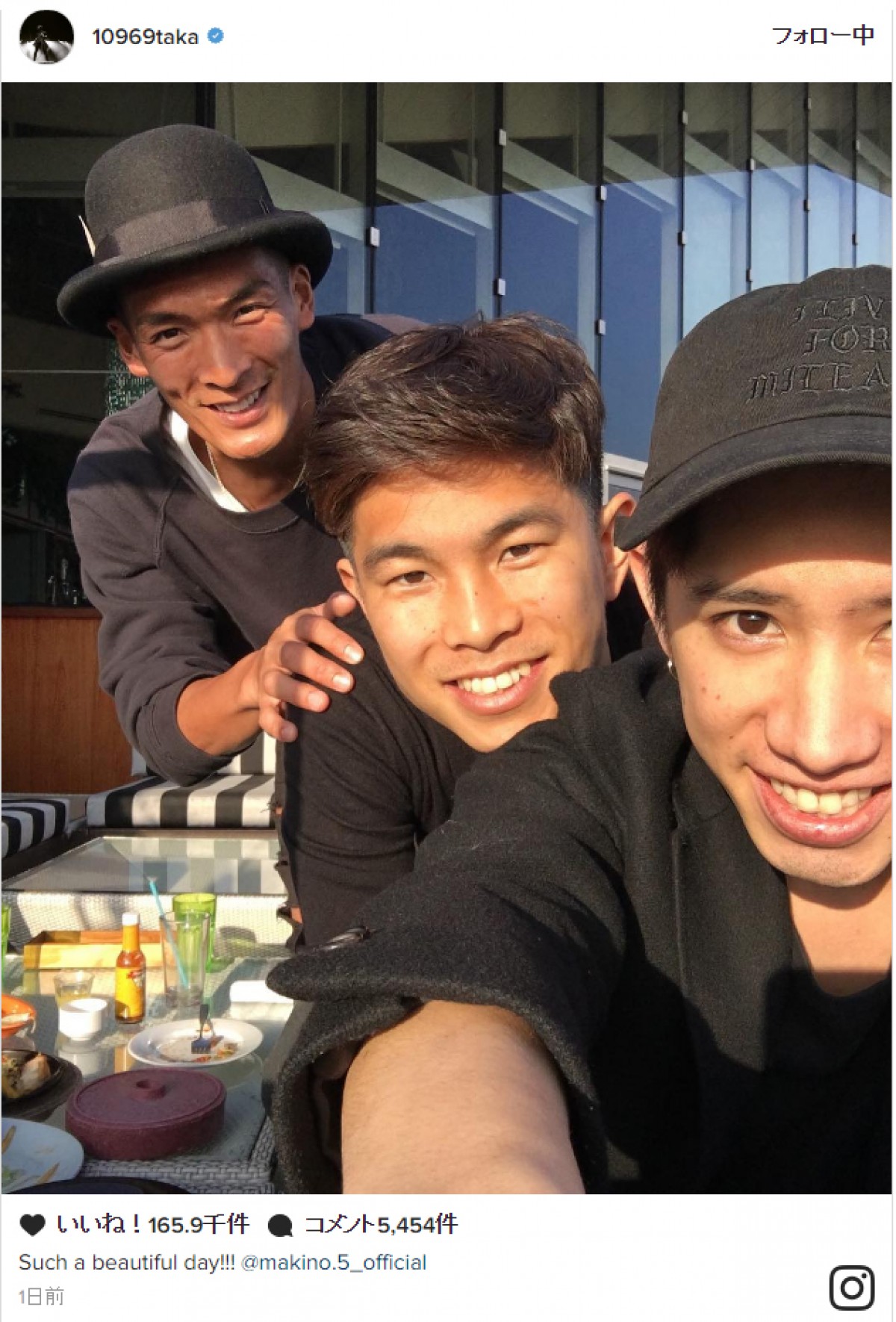 ワンオクTaka、サッカー槙野選手&ボクサー井岡選手と3ショット ※「Taka」インスタグラム