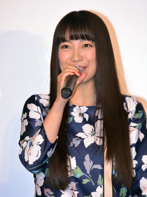『君と100回目の恋』初日舞台挨拶に登壇したmiwa