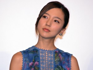 『君と100回目の恋』初日舞台挨拶に登壇した真野恵里菜